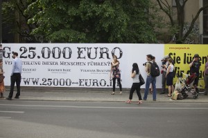 Fahndungsplakat der Kampagne 25000-euro.de in Berlin